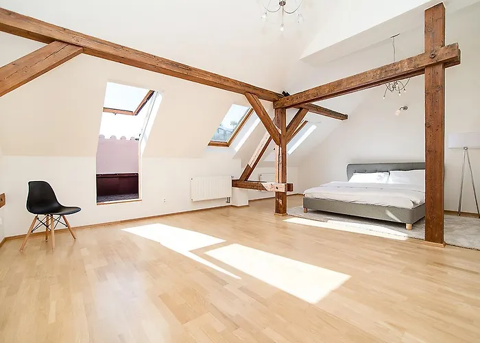Air-Conditioned 2-Bedroom Attic Loft With Terrace Prag