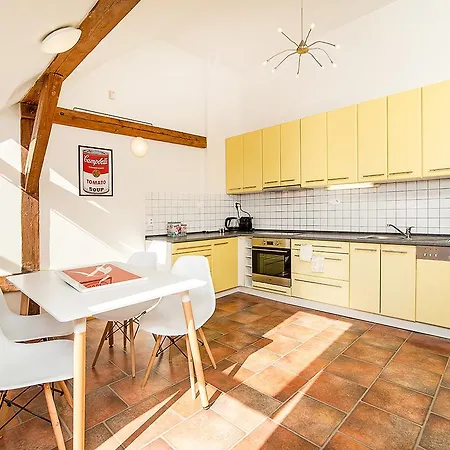 아파트 Air-Conditioned 2-Bedroom Attic Loft With Terrace *