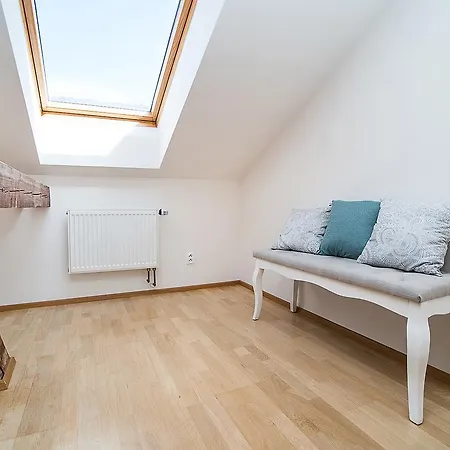 아파트 Air-Conditioned 2-Bedroom Attic Loft With Terrace