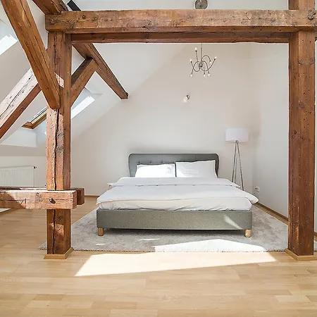 Air-Conditioned 2-Bedroom Attic Loft With Terrace 아파트 프라하