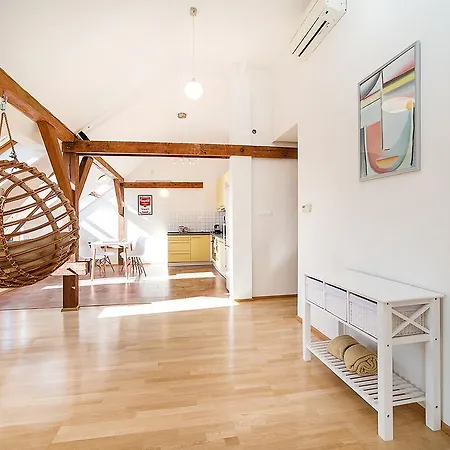 Apartment Air-Conditioned 2-Bedroom Attic Loft With Terrace *