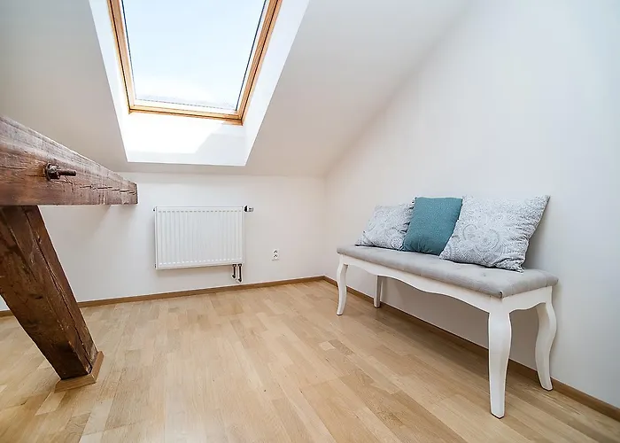 Lejlighed Air-Conditioned 2-Bedroom Attic Loft With Terrace
