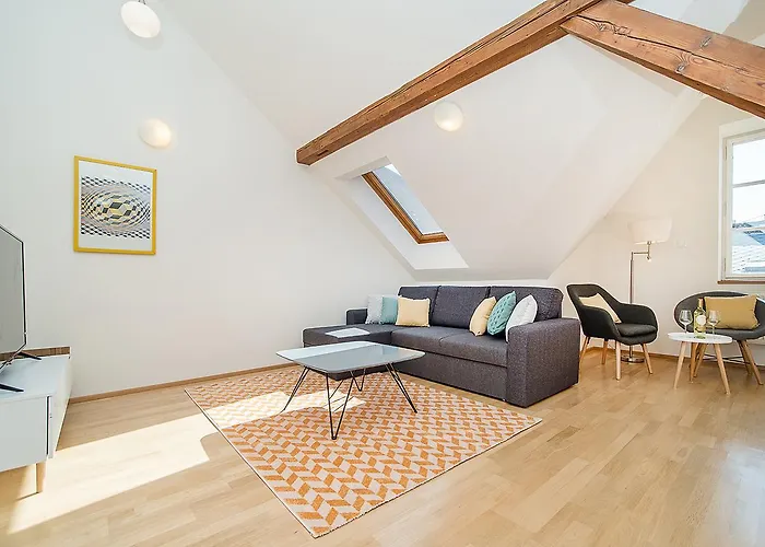 Air-Conditioned 2-Bedroom Attic Loft With Terrace Lejlighed