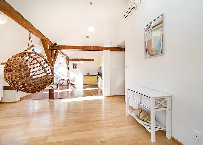 Lejlighed Air-Conditioned 2-Bedroom Attic Loft With Terrace *